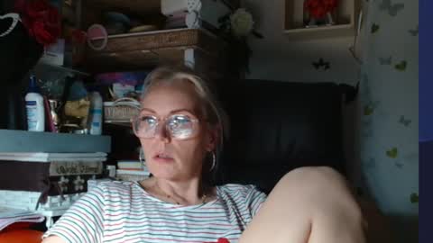 Snapshot of kathleenedwards chatting on 07/21/26, 06:54 Kathleen online show from 07/21/26, 06:54