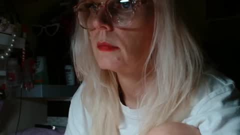 Snapshot of kathleenedwards chatting on 08/02/26, 10:41 Kathleen online show from 08/02/26, 10:41