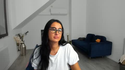      online show from 10/06/25, 04:43