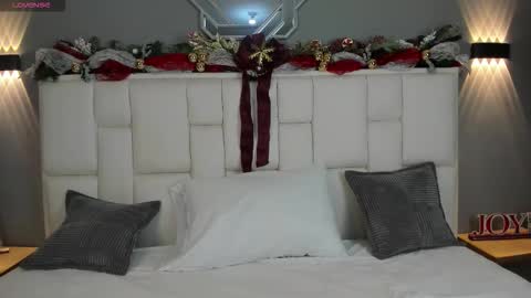 Snapshot of kathymirrow chatting on 12/16/25, 07:19 Kathy online show from 12/16/25, 07:19