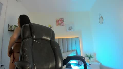 Snapshot of katia_gh chatting on 10/18/25, 11:33 Katia  online show from 10/18/25, 11:33