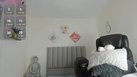 Snapshot of katia_gh chatting on 10/23/25, 11:20 Katia  online show from 10/23/25, 11:20