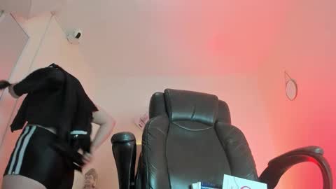 Snapshot of katia_gh chatting on 11/19/25, 11:21 Katia online show from 11/19/25, 11:21