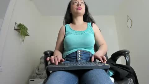 Snapshot of katia_gh chatting on 11/26/25, 11:22 Katia online show from 11/26/25, 11:22