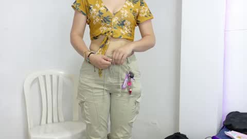 Snapshot of katia_rose23 chatting on 05/21/26, 07:43 . . KATIA . . online show from 05/21/26, 07:43