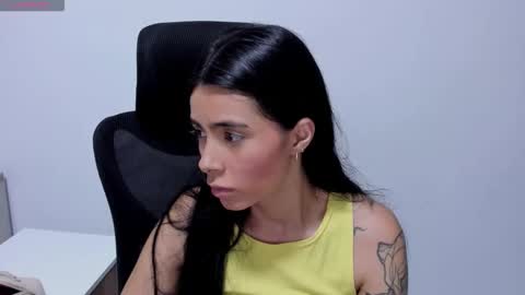Snapshot of katia_sex25 chatting on 02/18/26, 04:25 Katia online show from 02/18/26, 04:25