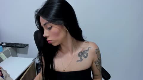 Snapshot of katia_sex25 chatting on 03/27/26, 04:07 Katia online show from 03/27/26, 04:07