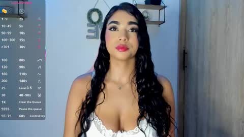 Snapshot of katie_boss2 chatting on 10/15/25, 04:07 Katie online show from 10/15/25, 04:07