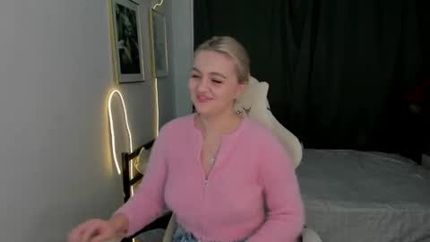 Snapshot of katiebabys chatting on 03/21/26, 03:04 Katie online show from 03/21/26, 03:04