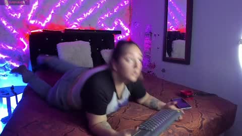 Snapshot of katieeandsharon chatting on 12/10/24, 11:19 SHARON  KATIEE online show from 12/10/24, 11:19