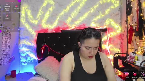 Snapshot of katieeandsharon chatting on 01/17/25, 12:10 SHARON  KATIEE online show from 01/17/25, 12:10