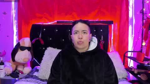 Snapshot of katieeandsharon chatting on 01/25/25, 12:27 SHARON  KATIEE online show from 01/25/25, 12:27