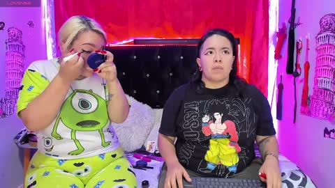 Snapshot of katieeandsharon chatting on 02/07/25, 04:27 SHARON  KATIEE online show from 02/07/25, 04:27