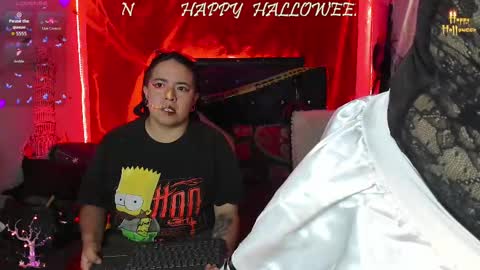 Snapshot of katieeandsharon chatting on 10/31/25, 03:13 SHARON KATIEE online show from 10/31/25, 03:13