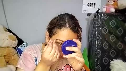 Snapshot of katieeandsharon chatting on 12/01/25, 12:54 SHARON KATIEE online show from 12/01/25, 12:54