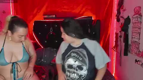 Snapshot of katieeandsharon chatting on 12/02/25, 02:34 SHARON KATIEE online show from 12/02/25, 02:34