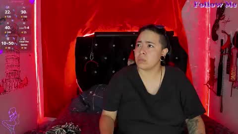 Snapshot of katieeandsharon chatting on 12/17/25, 11:49 SHARON KATIEE online show from 12/17/25, 11:49