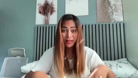 Snapshot of katiefrox_ chatting on 10/31/25, 12:22 katiefrox online show from 10/31/25, 12:22