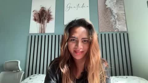 Snapshot of katiefrox_ chatting on 11/03/25, 12:24 katiefrox online show from 11/03/25, 12:24