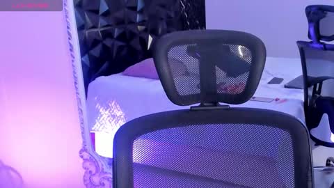 Katie online show from 10/17/25, 07:33