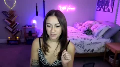 Snapshot of katieverona chatting on 01/01/25, 05:54 Katie Verona online show from 01/01/25, 05:54