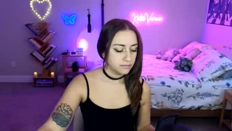 Snapshot of katieverona chatting on 01/13/25, 10:13 Katie Verona online show from 01/13/25, 10:13