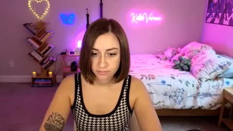 Snapshot of katieverona chatting on 01/16/25, 08:03 Katie Verona online show from 01/16/25, 08:03