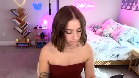 Snapshot of katieverona chatting on 01/26/25, 07:31 Katie Verona online show from 01/26/25, 07:31