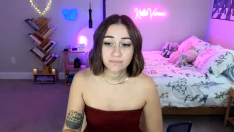 Snapshot of katieverona chatting on 01/26/25, 10:35 Katie Verona online show from 01/26/25, 10:35