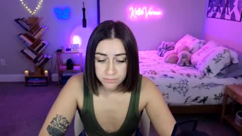 Snapshot of katieverona chatting on 01/28/25, 01:50 Katie Verona online show from 01/28/25, 01:50