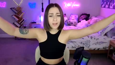 Snapshot of katieverona chatting on 02/05/25, 12:53 Katie Verona online show from 02/05/25, 12:53
