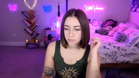 Snapshot of katieverona chatting on 02/07/25, 12:42 Katie Verona online show from 02/07/25, 12:42