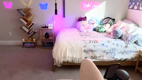 Snapshot of katieverona chatting on 02/07/25, 09:37 Katie Verona online show from 02/07/25, 09:37