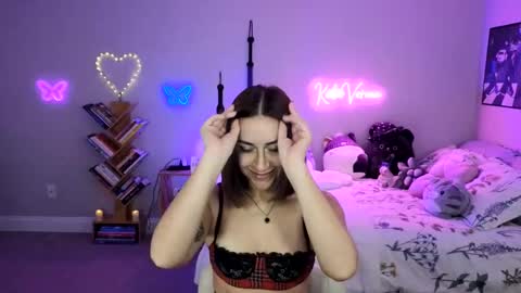 Snapshot of katieverona chatting on 02/15/25, 11:47 Katie Verona online show from 02/15/25, 11:47