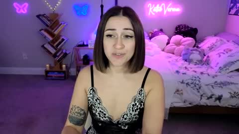 Snapshot of katieverona chatting on 02/19/25, 01:29 Katie Verona online show from 02/19/25, 01:29