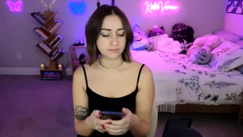 Snapshot of katieverona chatting on 02/22/25, 11:35 Katie Verona online show from 02/22/25, 11:35