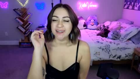 Snapshot of katieverona chatting on 02/25/25, 11:55 Katie Verona online show from 02/25/25, 11:55