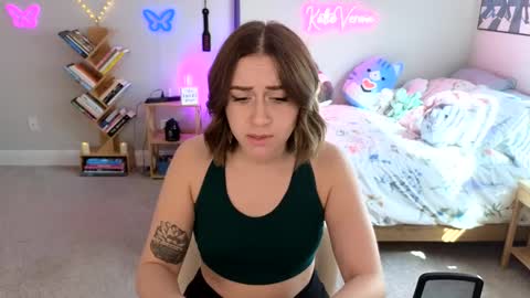 Snapshot of katieverona chatting on 02/27/25, 07:58 Katie Verona online show from 02/27/25, 07:58