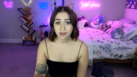 Snapshot of katieverona chatting on 03/01/25, 01:43 Katie Verona online show from 03/01/25, 01:43