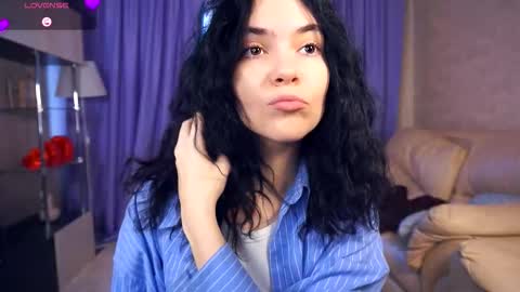 Snapshot of katievillard chatting on 11/23/25, 07:52 Crystal really Kristel online show from 11/23/25, 07:52