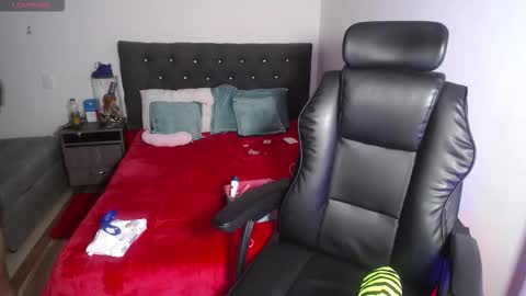 Daniela  online show from 10/19/25, 01:39