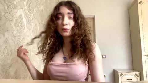 Snapshot of katinaflatau chatting on 06/21/26, 07:55 Rosie online show from 06/21/26, 07:55