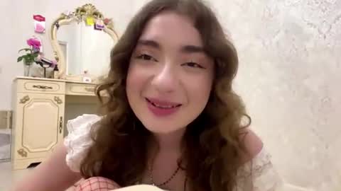 Snapshot of katinaflatau chatting on 07/09/26, 05:28 Rosie online show from 07/09/26, 05:28