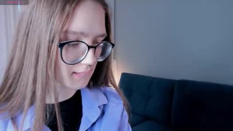 Snapshot of katinatonge chatting on 11/30/25, 08:40 Scarlett online show from 11/30/25, 08:40