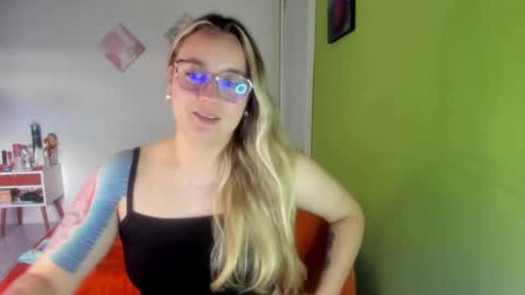 Snapshot of katira333 chatting on 12/14/25, 10:25 katira333 online show from 12/14/25, 10:25