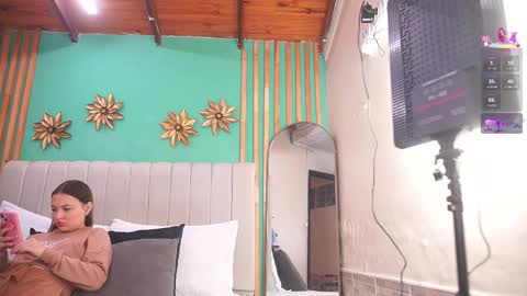 K A T L Y N  online show from 12/01/25, 07:30