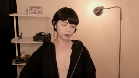 Snapshot of katsurotaro chatting on 10/24/25, 08:49 katsuro online show from 10/24/25, 08:49