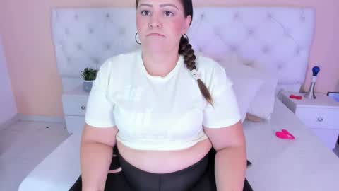 Snapshot of katte_landerr chatting on 09/29/25, 01:27 Katte online show from 09/29/25, 01:27