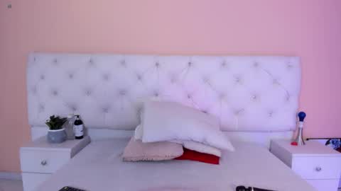 Snapshot of katte_landerr chatting on 12/20/25, 01:18 Katte online show from 12/20/25, 01:18