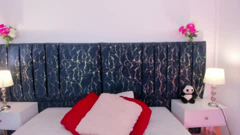 Snapshot of katte_landerr chatting on 04/13/26, 01:05 Katte online show from 04/13/26, 01:05